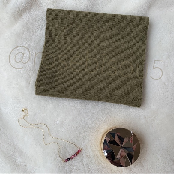🧣♥️Luxe Knit Infinity Scarf in OLIVE - Picture 3 of 8